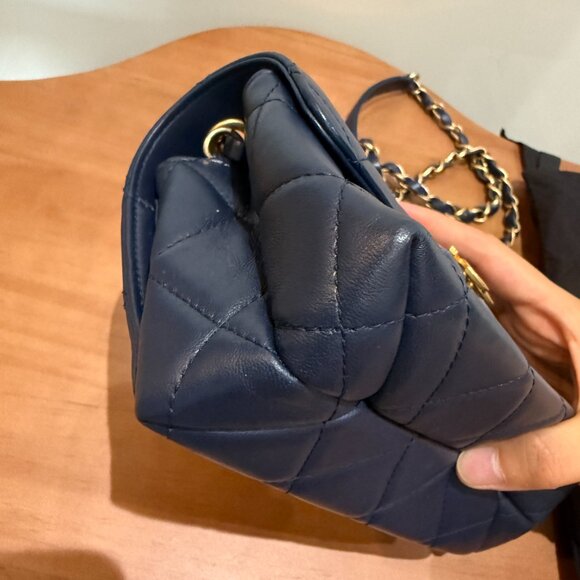 Chanel CC Diamond Lock Flap Bag Quilted Lambskin Mini - Picture 7 of 15